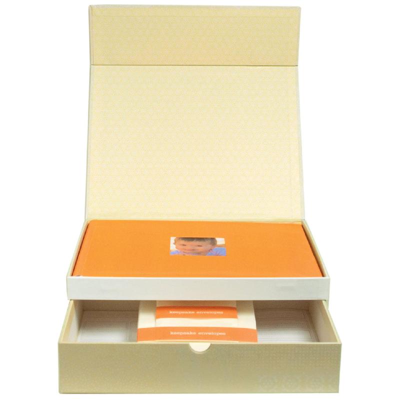 Deluxe Baby Book & Memory Box | الكتب الانجليزية | العناية بالطفل | الهوايات والأشغال اليدوية | الهوايات والأشغال | الشحن الدولي